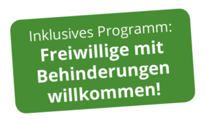 Ein grüner Button mit weißem Text: "Inklusives Programm: Freiwillige mit Behinderungen willkommen!